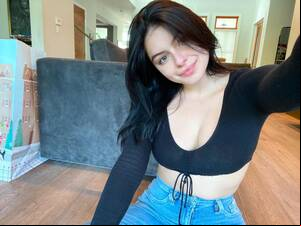 Ariel Winters - Has Ariel Winter Had Plastic Surgery? Breast Reduction, More